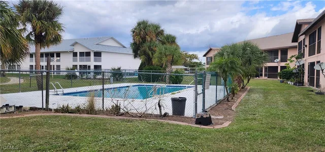 $1,300 | 2201 East 5th Street, Unit 24, Lehigh Acres, FL 33936