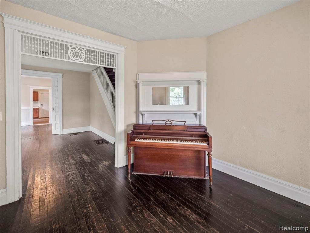 1789 Field Street Detroit, MI 48214 - Photo 22 of 49