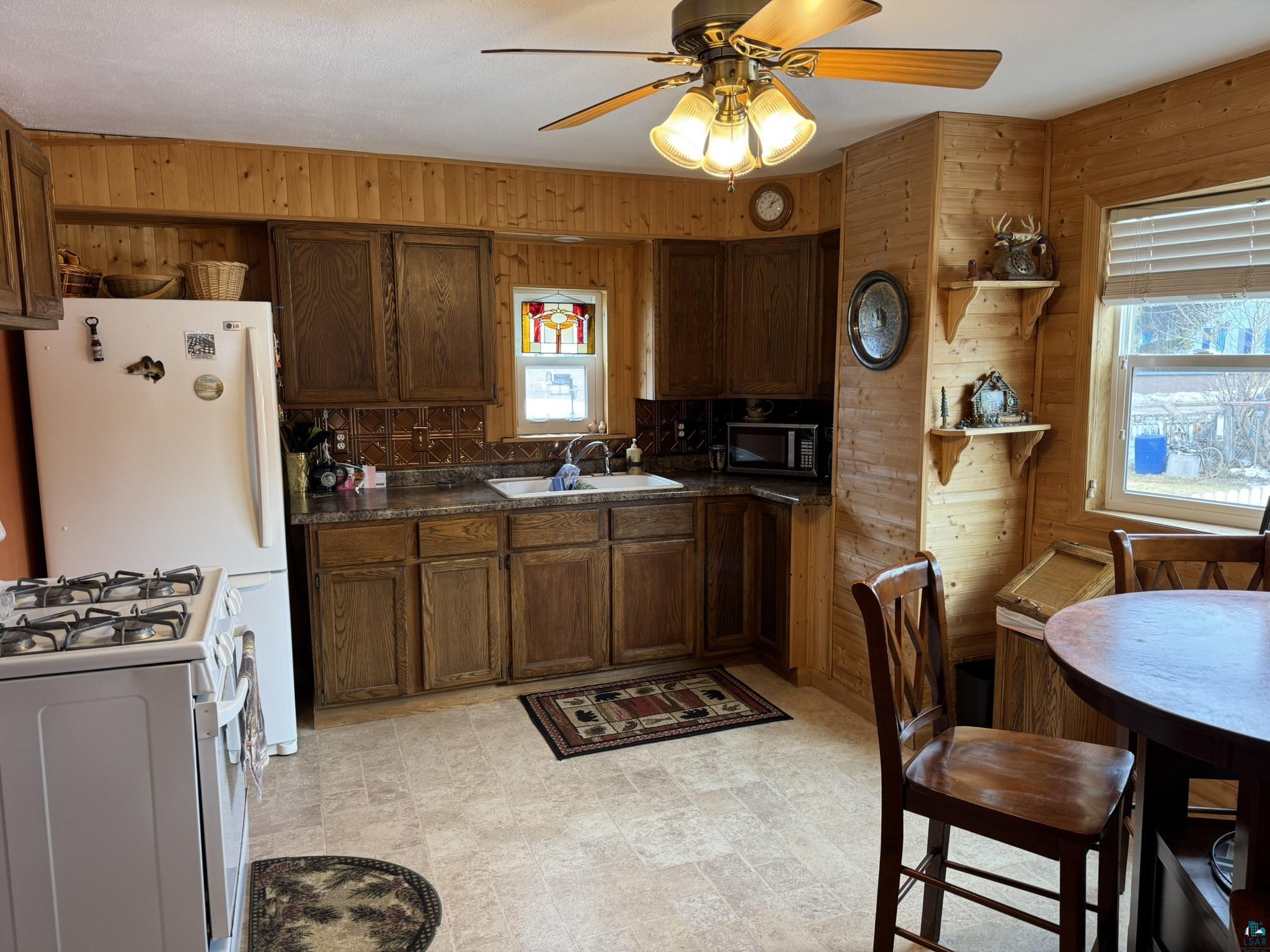 806 5th Avenue Two Harbors, MN 55616 - Photo 6 of 31