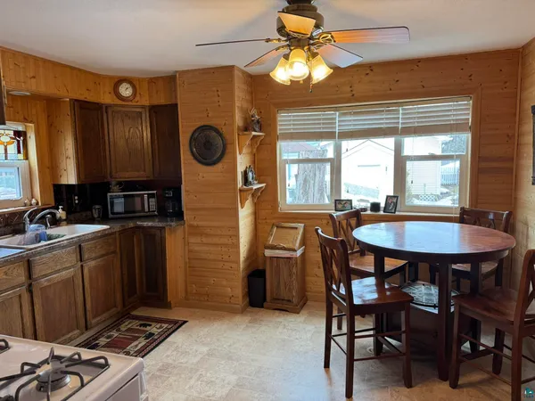 $179,900 | 806 5th Avenue, Two Harbors, MN 55616