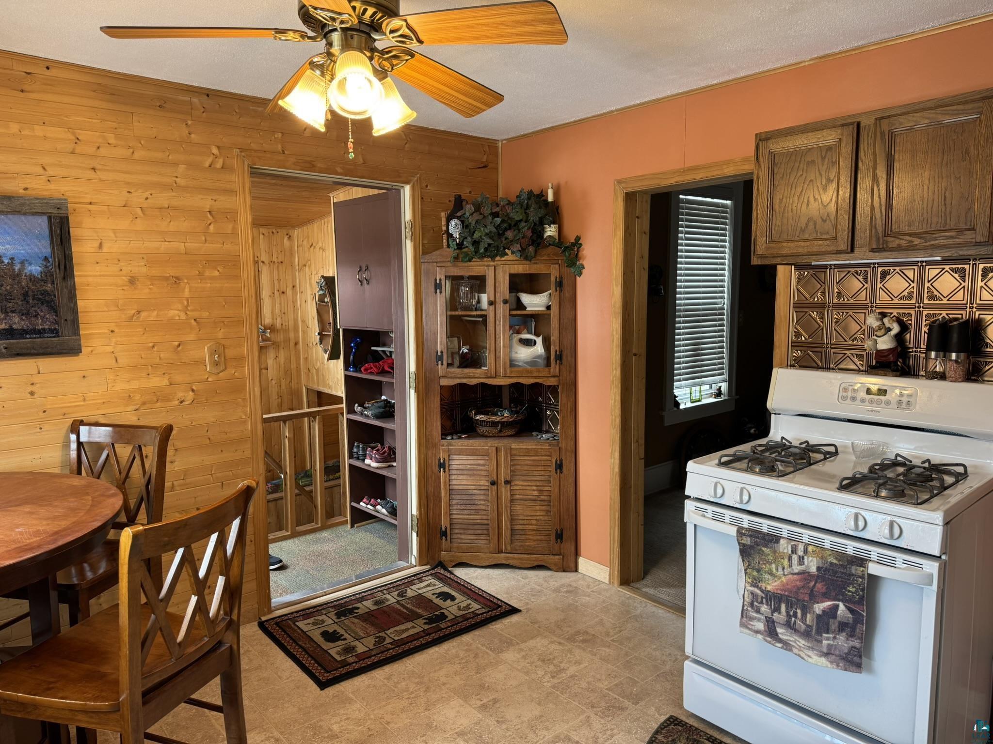 806 5th Avenue Two Harbors, MN 55616 - Photo 8 of 31