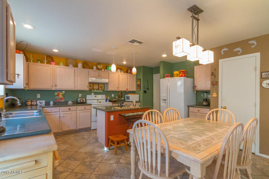 9531 West Monte Vista Road Phoenix, AZ 85037 - Photo 8 of 24 7