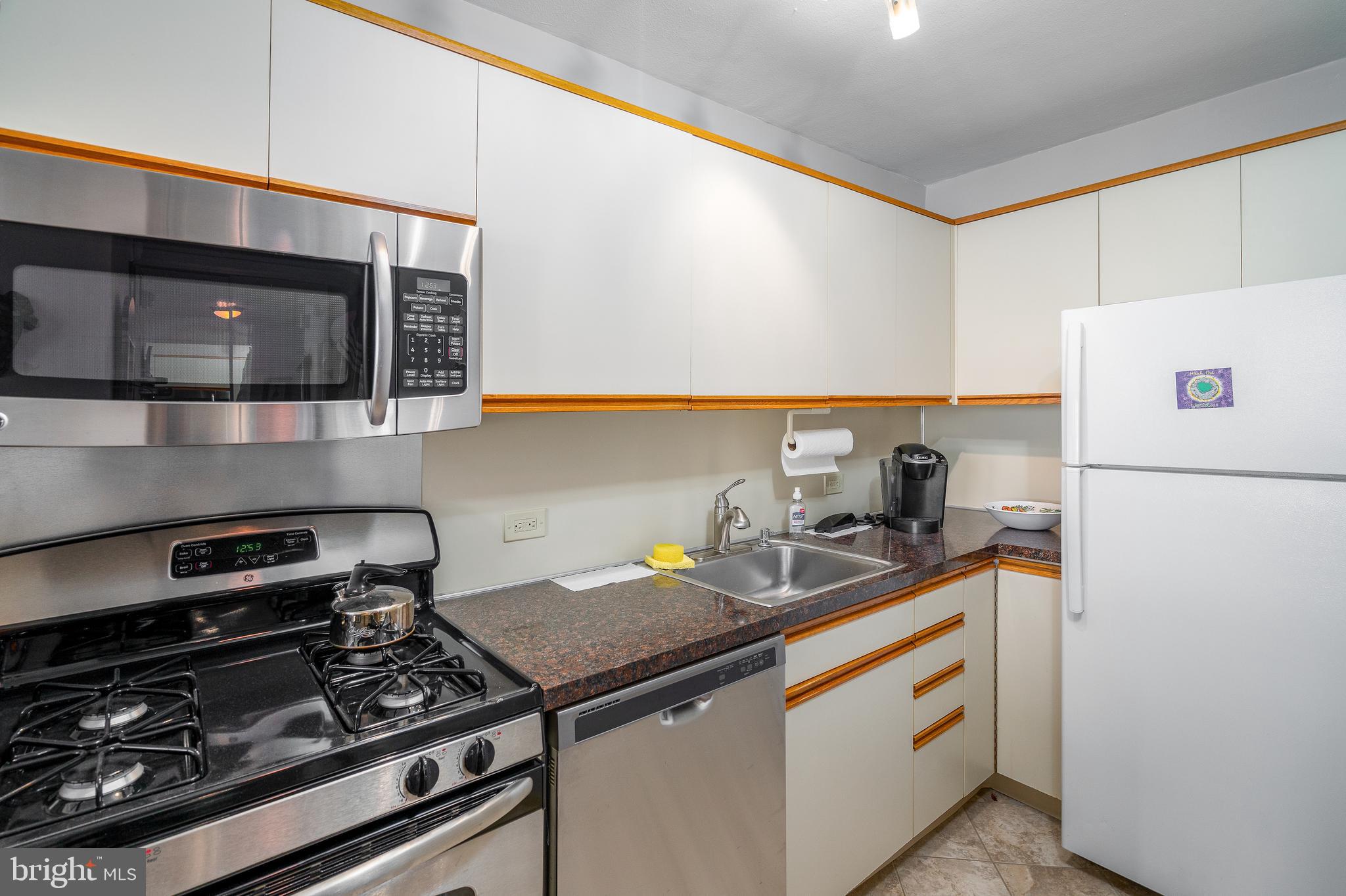 200 Locust Street, Unit 23FN Philadelphia, PA 19106 - Photo 7 of 26