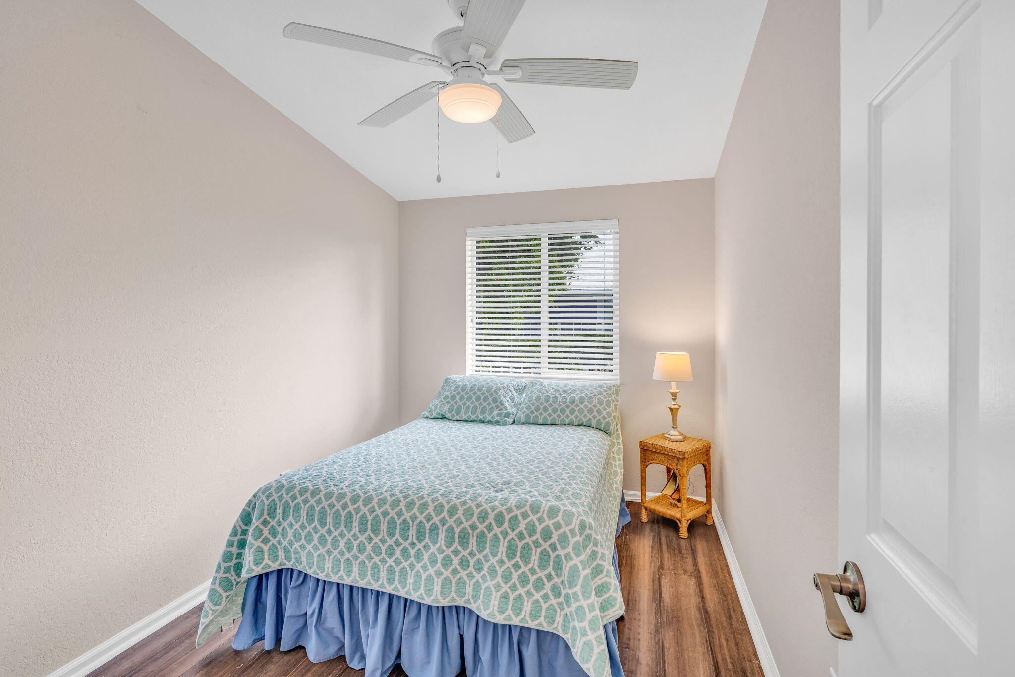 28571 Buccaneer Road Summerland Key, FL 33042 - Photo 15 of 40 a bedroom with a bed and a window