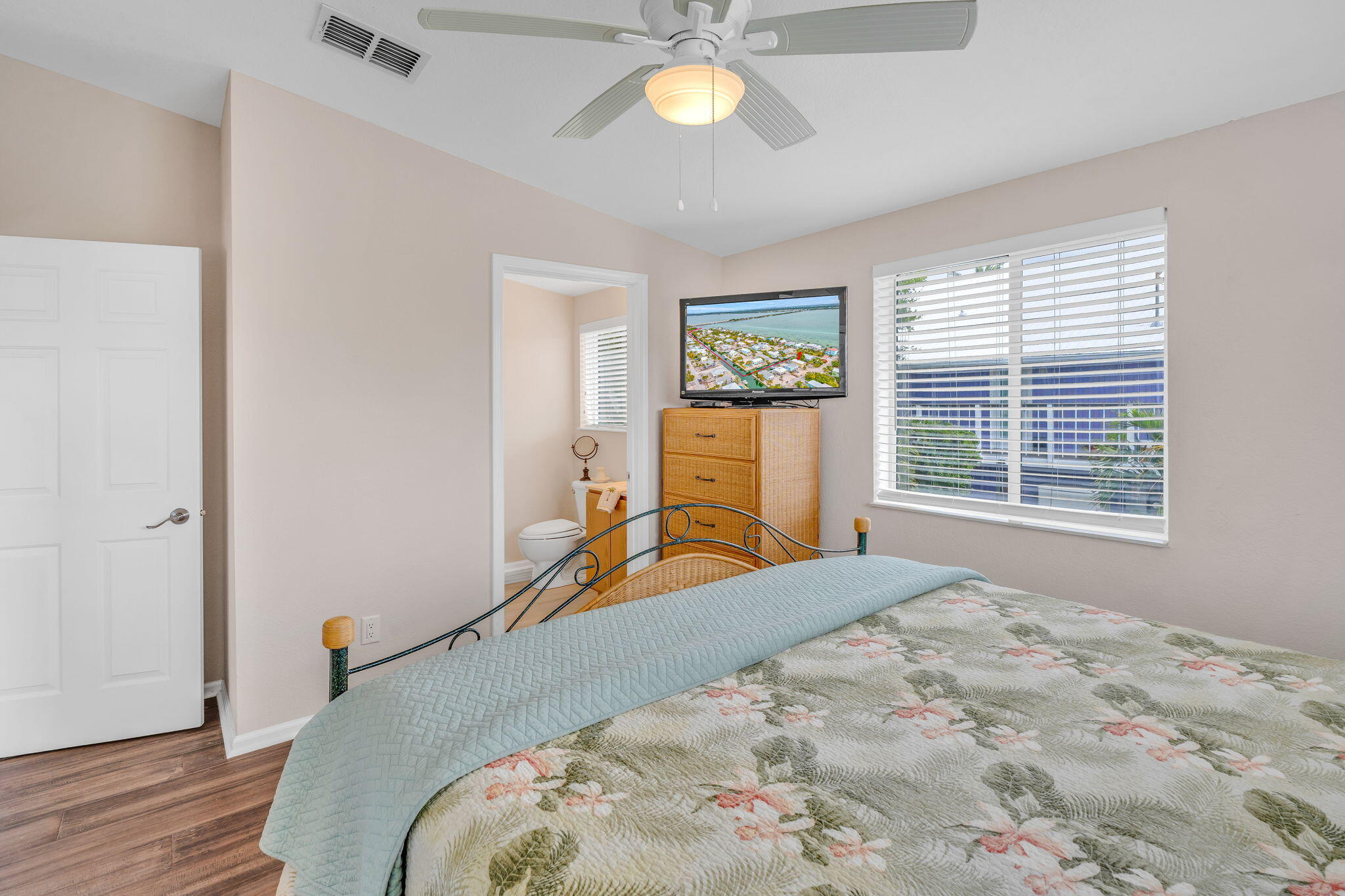 28571 Buccaneer Road Summerland Key, FL 33042 - Photo 21 of 40 a bed room with a bed and a chandelier