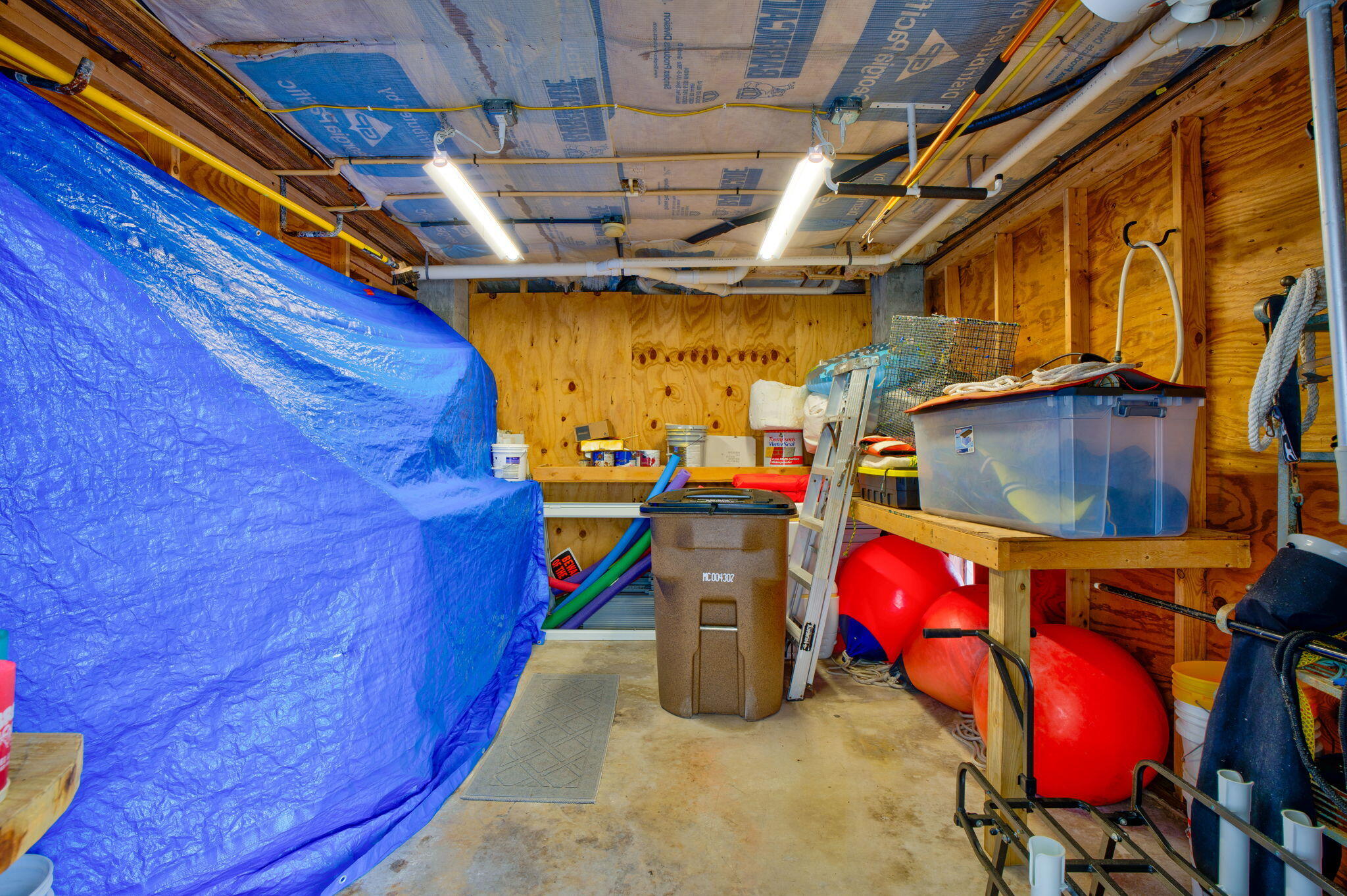 28571 Buccaneer Road Summerland Key, FL 33042 - Photo 40 of 40 a utility room with dryer and washer