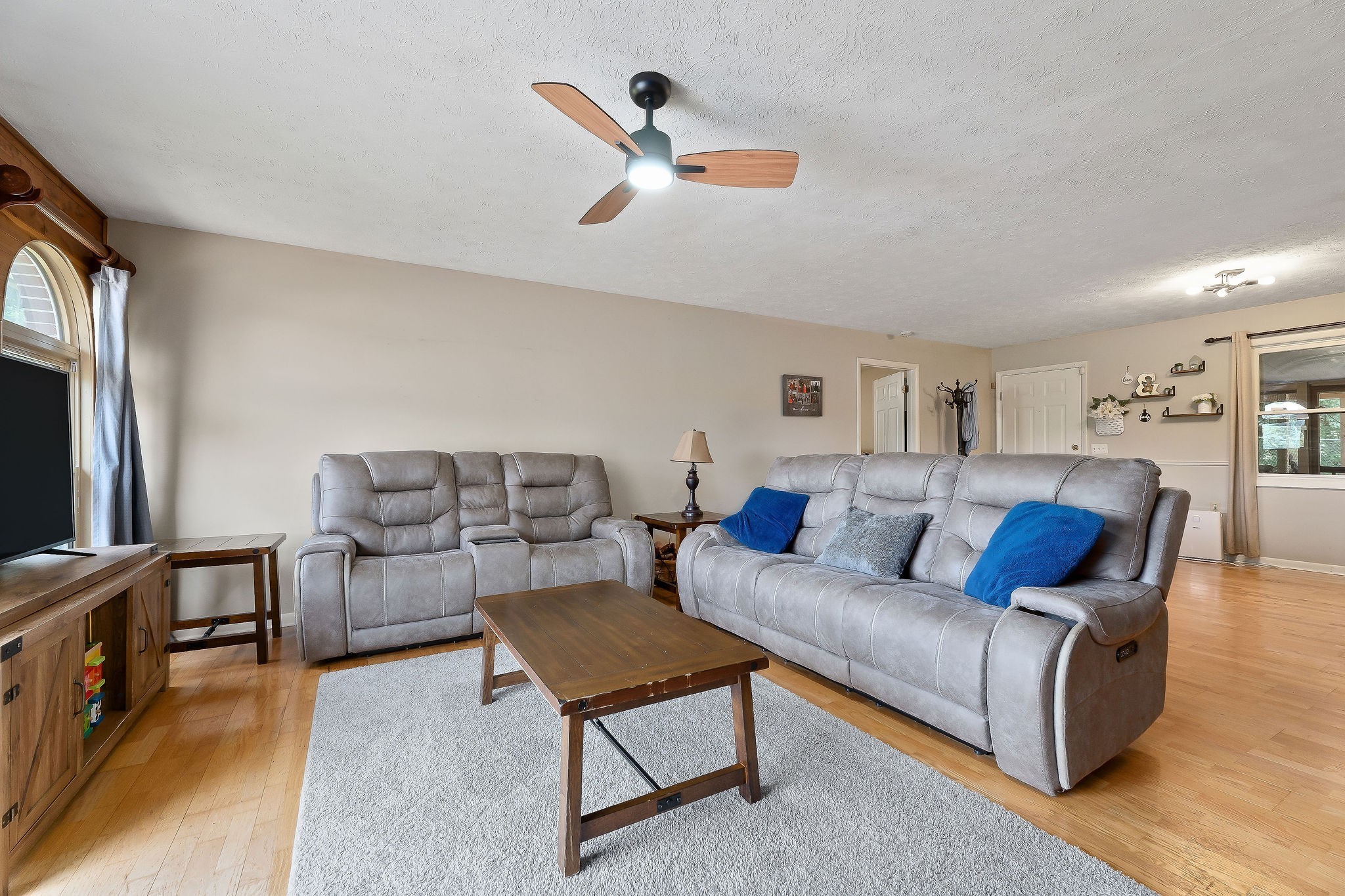 618 Cash Dollar Road Walling, TN 38587 - Photo 21 of 60 a living room with furniture and a flat screen tv