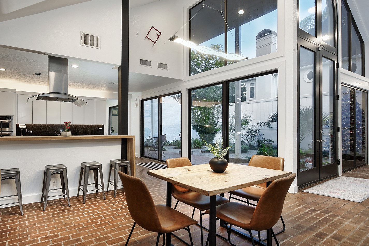 10 West Shady Lane Houston, TX 77063 - Photo 24 of 49