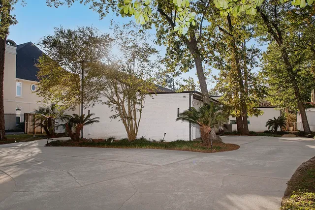 a view of a house with a tree