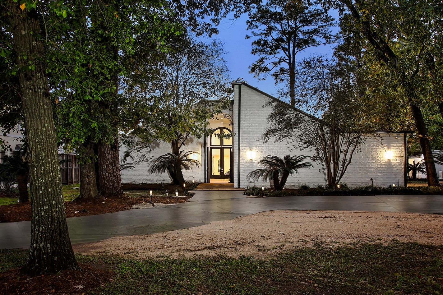 10 West Shady Lane Houston, TX 77063 - Photo 4 of 49