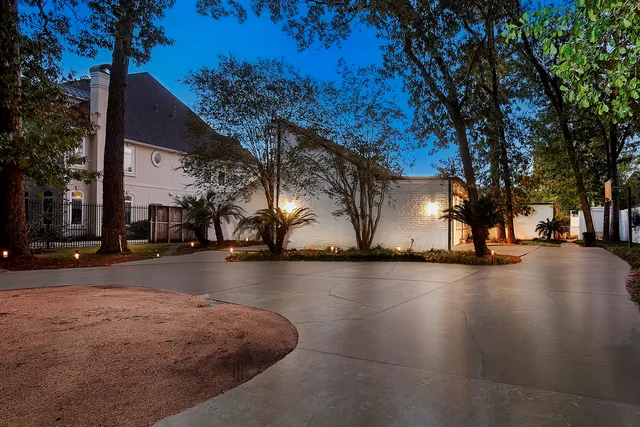 a view of a street with houses on both side