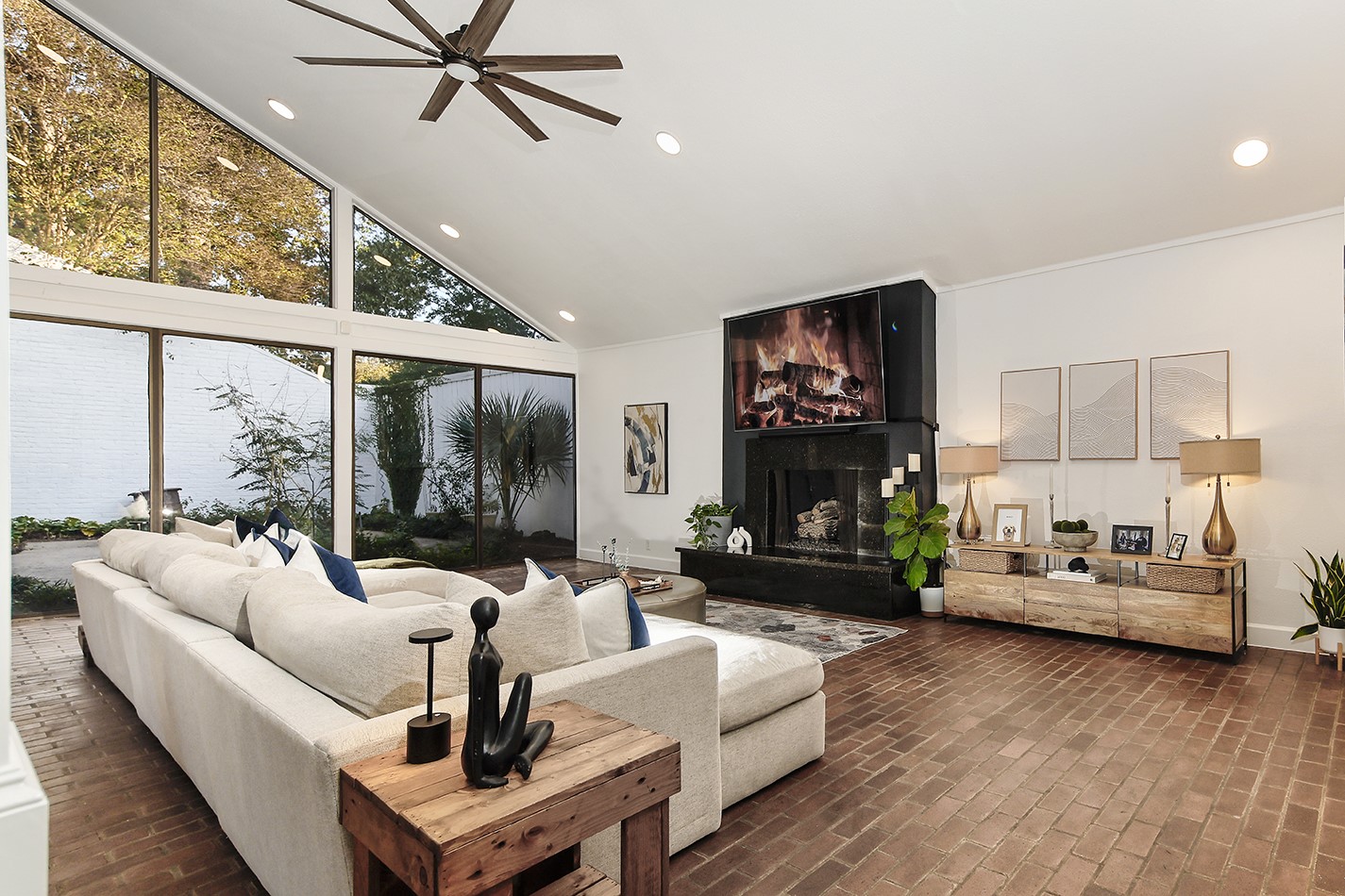 10 West Shady Lane Houston, TX 77063 - Photo 9 of 49