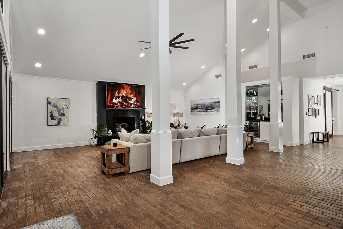 10 West Shady Lane Houston, TX 77063 - Photo 10 of 49