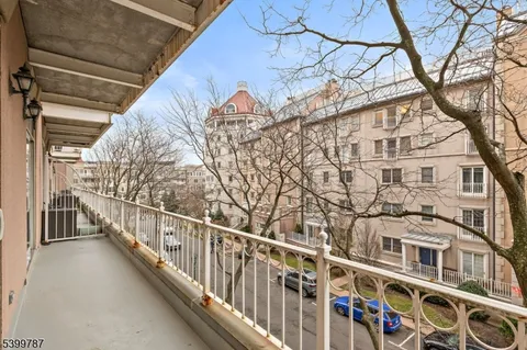 $430,000 | 207 Shearwater Court West, Unit 31, Jersey City, NJ 07305