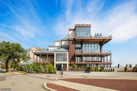 $430,000 | 207 Shearwater Court West, Unit 31, Jersey City, NJ 07305