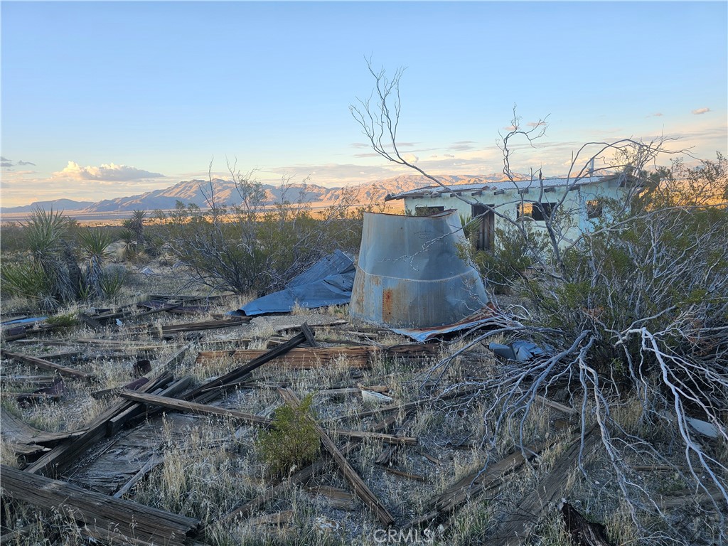 411 Powerline Road Lucerne Valley, CA 92356 - Photo 7 of 10 a view of a house with a yard