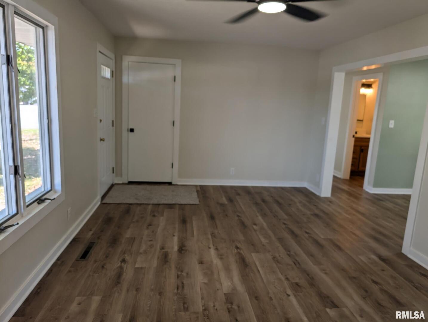 515 South 6th Street Elkville, IL 62932 - Photo 3 of 20