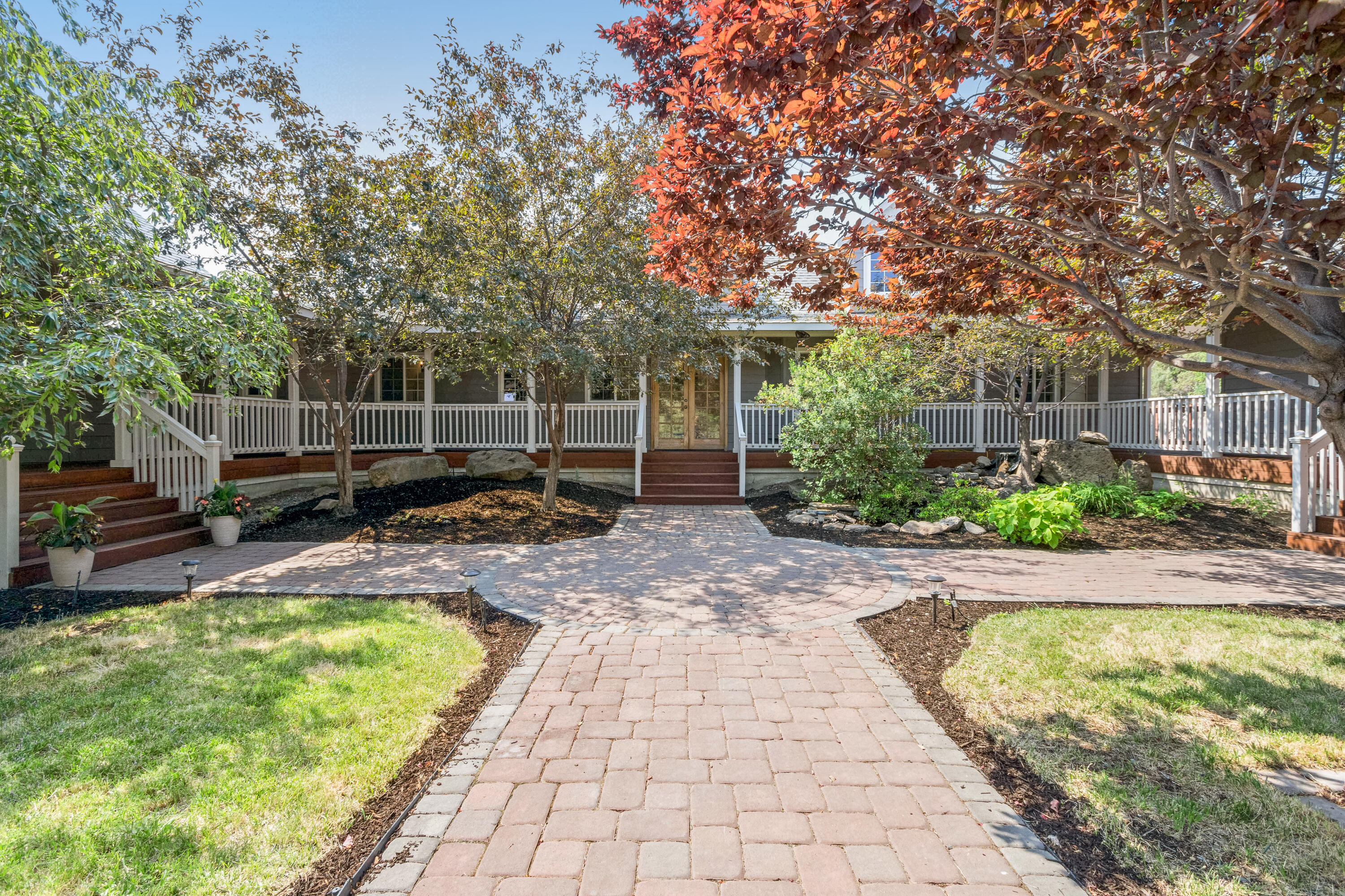 21017 Southwest Gift Road Bend, OR 97703 - Photo 10 of 51 Courtyard N facing Door