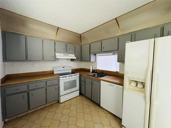 $1,600 | 1800 Southwest 81st Avenue, Unit 1414, North Lauderdale, FL 33068