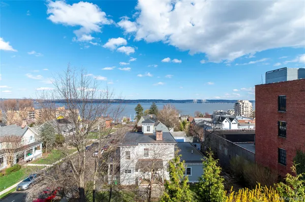 $800,000 | 51 North Broadway, Unit 4B, Nyack, NY 10960