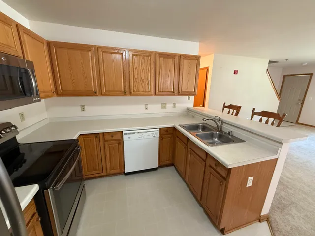 $269,900 | 4225 West Grange Avenue, Greenfield, WI 53221