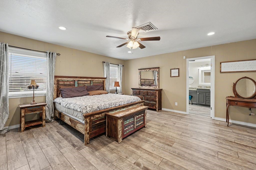 4005 Ridge Trail Robstown, TX 78380 - Photo 18 of 37 Primary bedroom