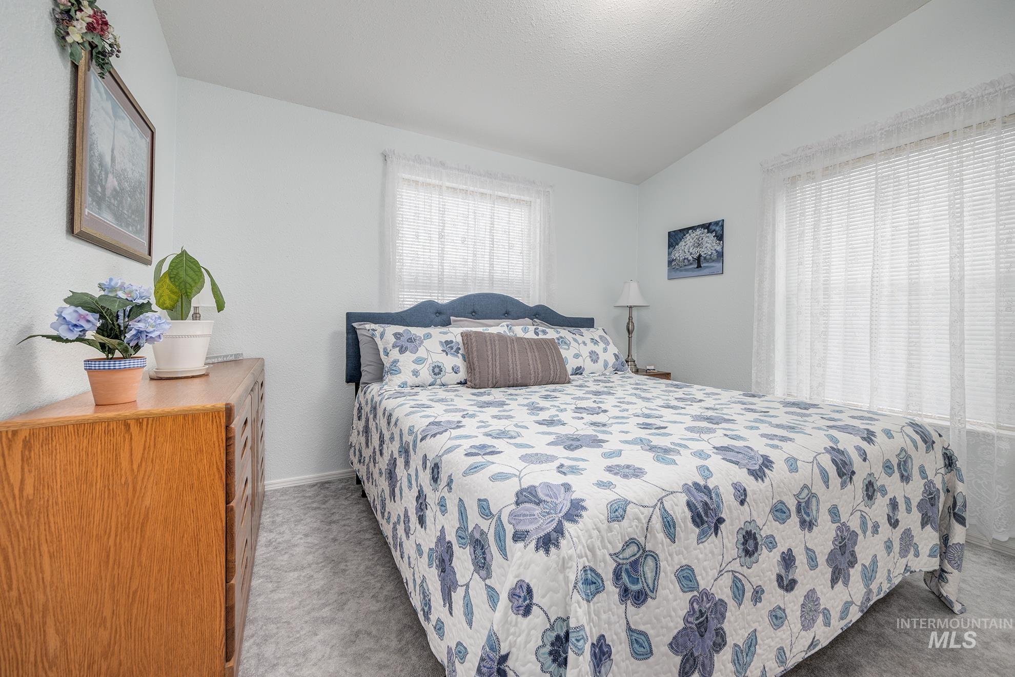 2750 Alden Road, Unit 27 Fruitland, ID 83619 - Photo 25 of 45 Bedroom with vaulted ceiling and carpet flooring