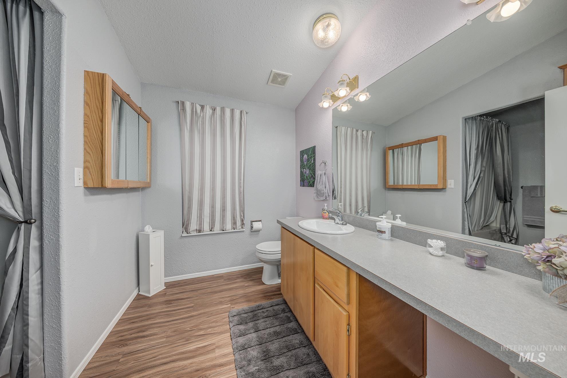 2750 Alden Road, Unit 27 Fruitland, ID 83619 - Photo 28 of 45 Full bath with vanity, light wood-style flooring, and a textured ceiling