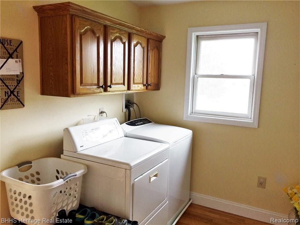 908 Chase Lake Road Howell, MI 48855 - Photo 20 of 34 laundry.jpg