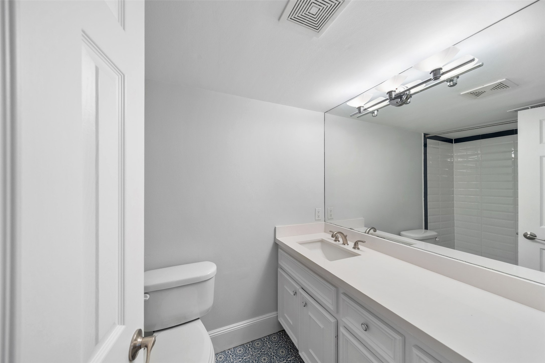 1621 Heights Boulevard, Unit 3 Houston, TX 77008 - Photo 22 of 41 All freshly redone!