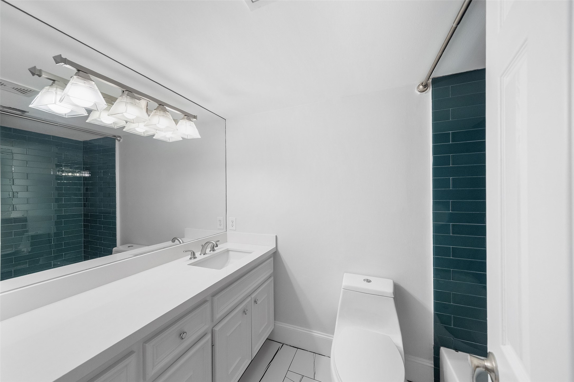 1621 Heights Boulevard, Unit 3 Houston, TX 77008 - Photo 23 of 47 Redone baths