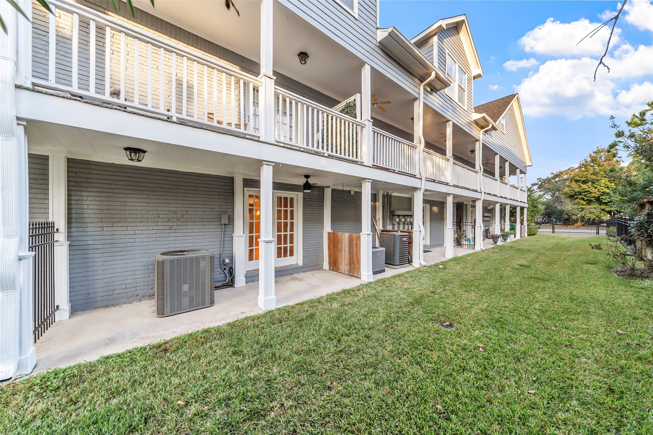 1621 Heights Boulevard, Unit 3 Houston, TX 77008 - Photo 25 of 41 Step outside — Access to the patio awaits, perfect for morning coffee or evening unwinding