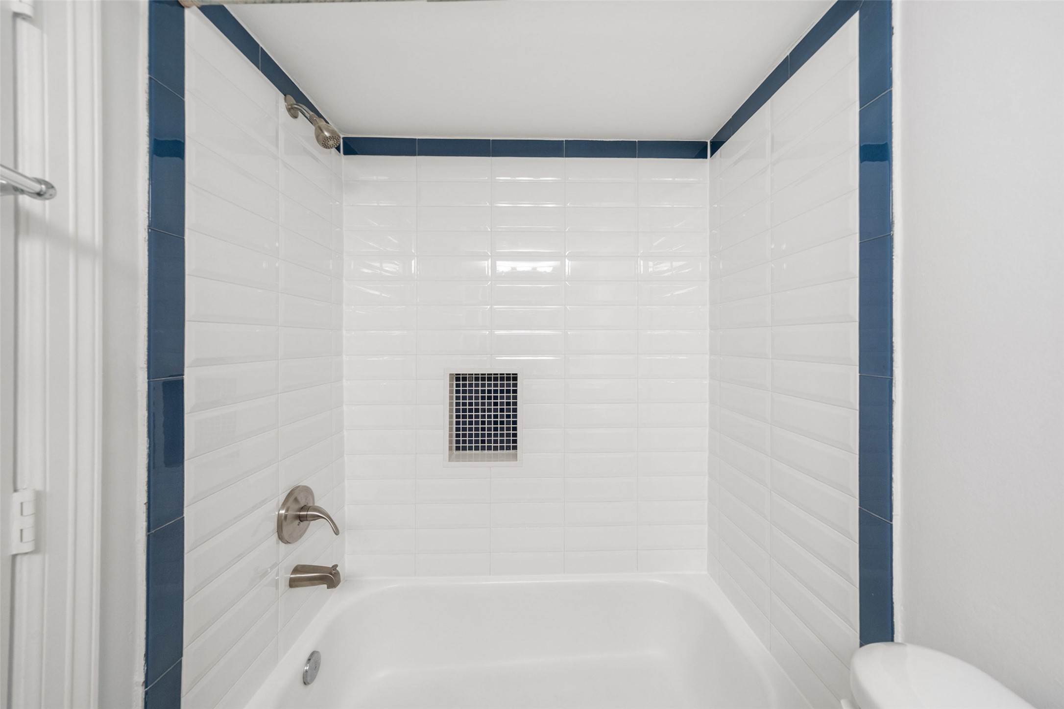 1621 Heights Boulevard, Unit 3 Houston, TX 77008 - Photo 28 of 47 Redone baths