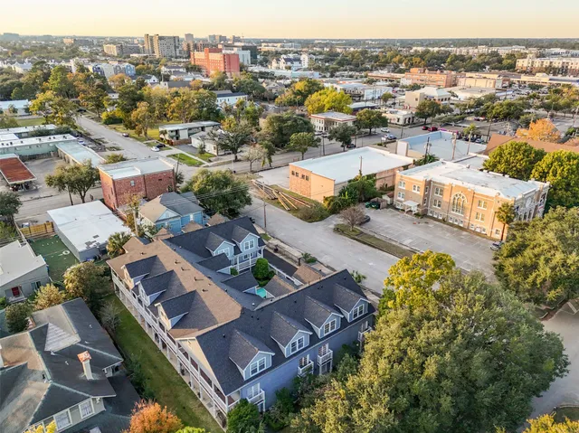 $415,000 | 1621 Heights Boulevard, Unit 3, Houston, TX 77008