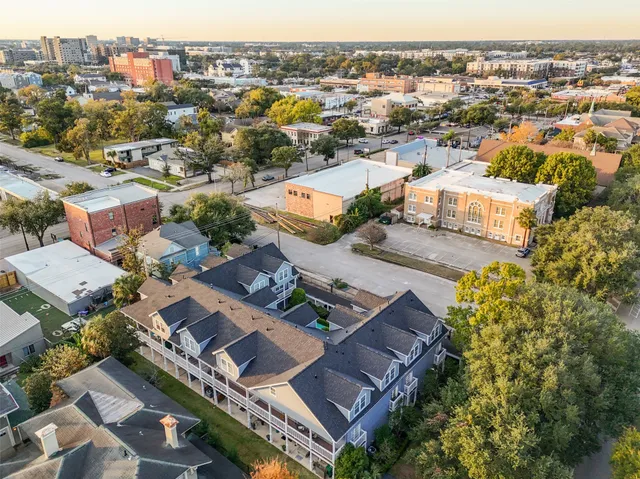 $415,000 | 1621 Heights Boulevard, Unit 3, Houston, TX 77008