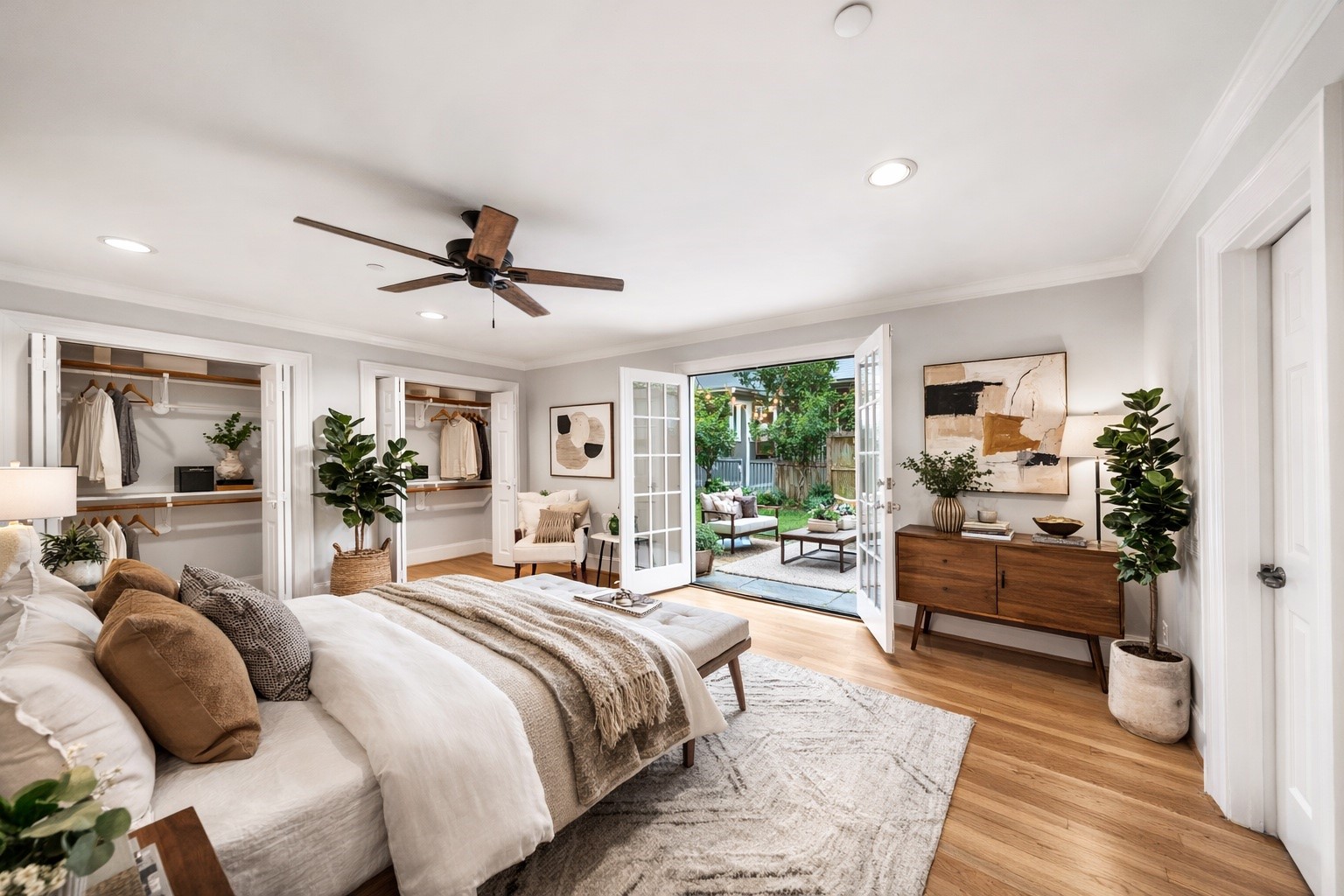 1621 Heights Boulevard, Unit 3 Houston, TX 77008 - Photo 5 of 47 Bedroom - Virtually stage, showing the integration of spaces - ideal for beautiful days and evenings