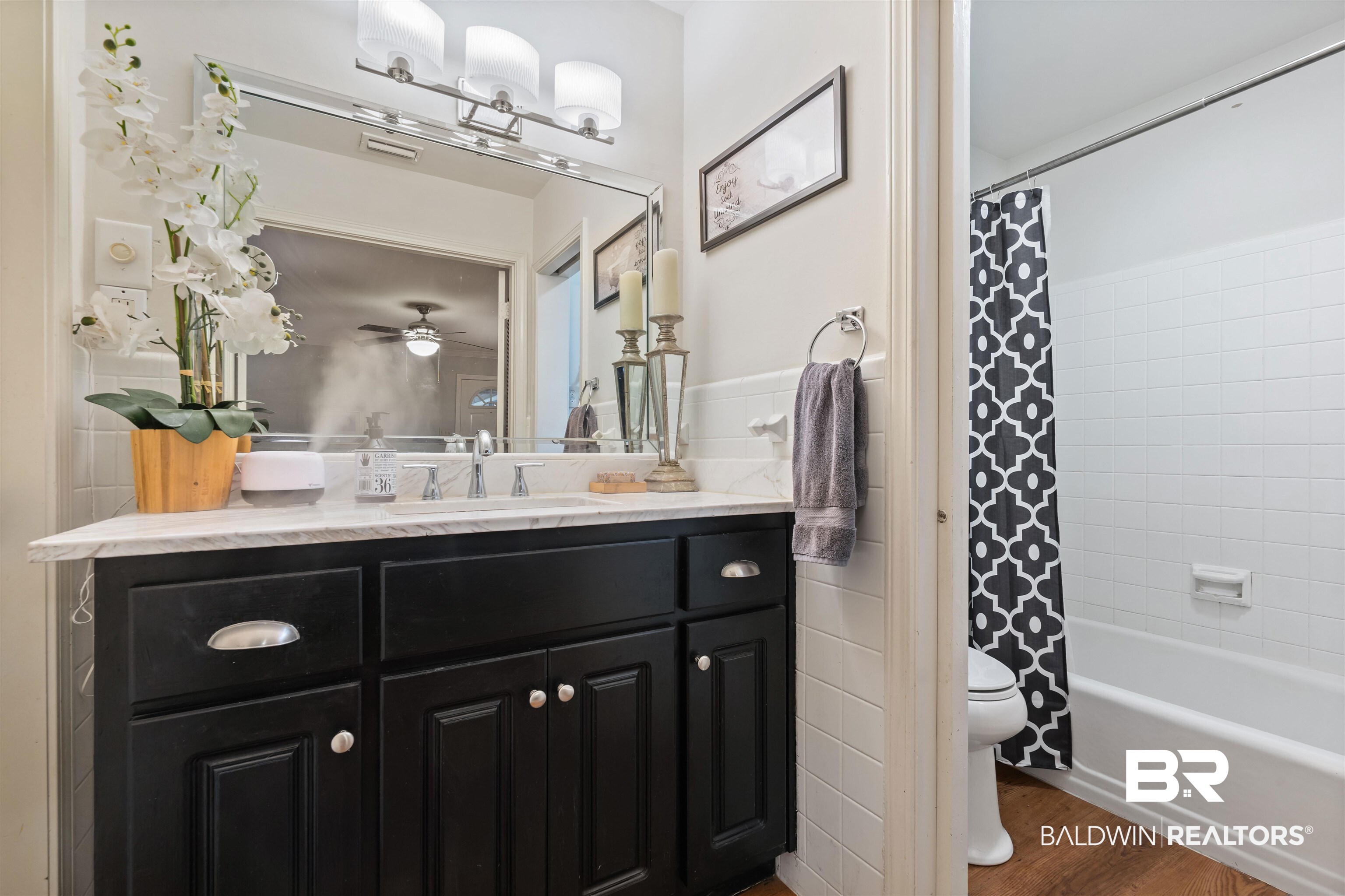 4051 East Canal Circle Mobile, AL 36619 - Photo 19 of 32 Full bathroom featuring hardwood / wood-style floors, shower / tub combo with curtain, toilet, vanity, and ceiling fan