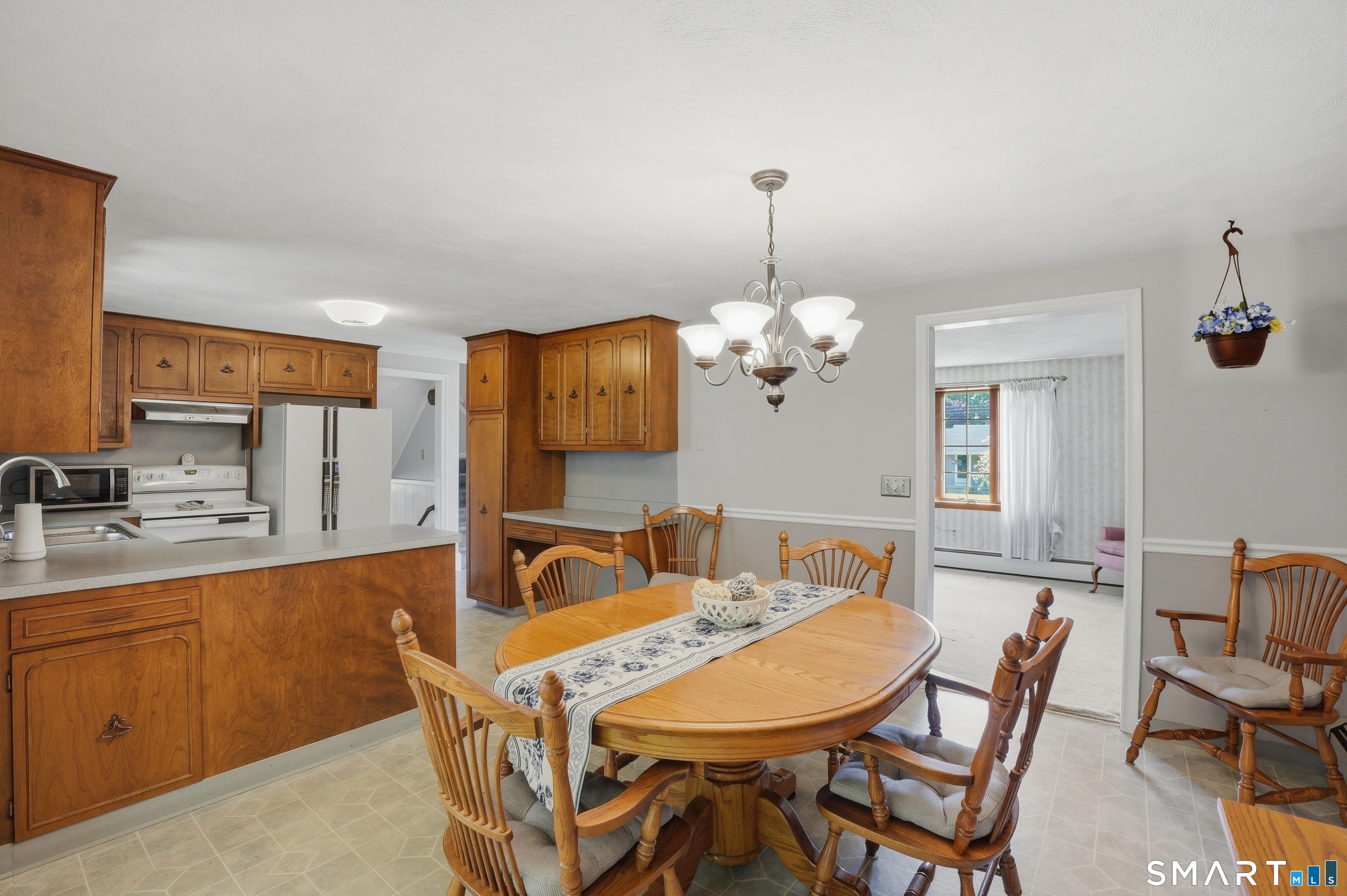 425 Sonstrom Road Bristol, CT 06010 - Photo 9 of 32