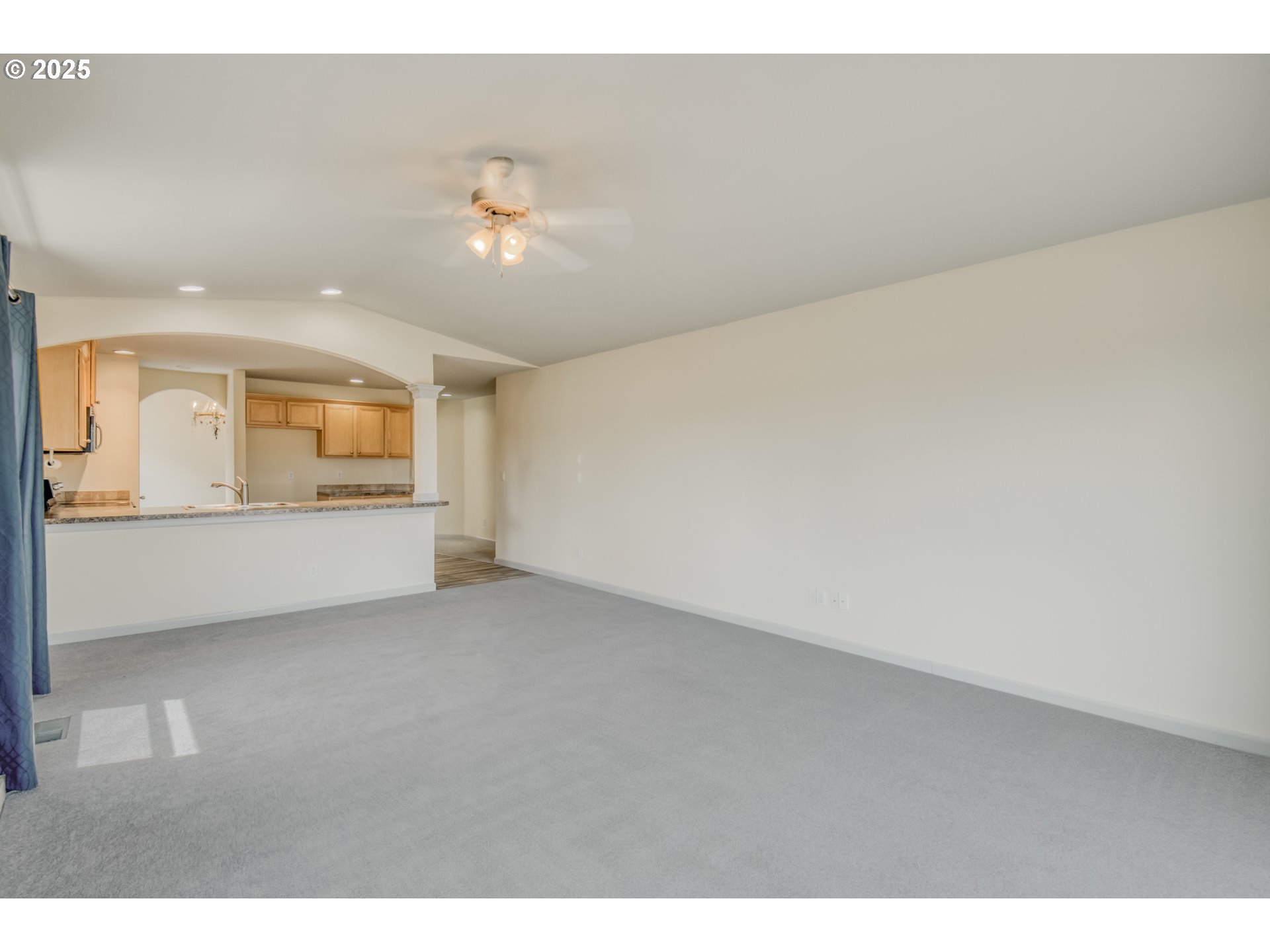 2469 Dorsey Drive Hubbard, OR 97032 - Photo 11 of 24 Living Room
