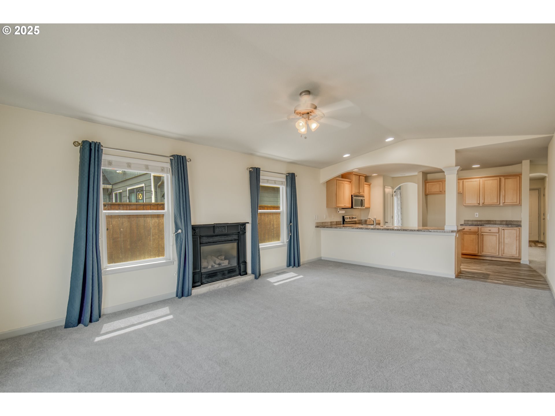 2469 Dorsey Drive Hubbard, OR 97032 - Photo 12 of 24 Living Room