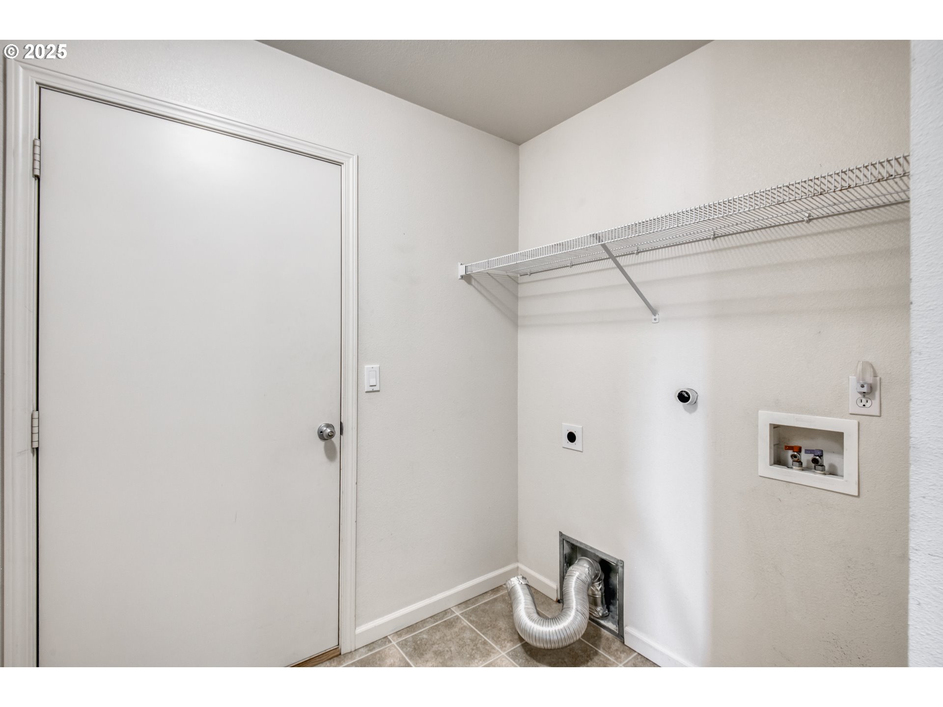 2469 Dorsey Drive Hubbard, OR 97032 - Photo 13 of 24 Living Room