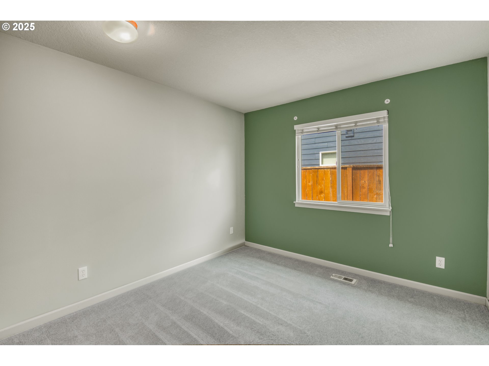 2469 Dorsey Drive Hubbard, OR 97032 - Photo 14 of 24 Laundry