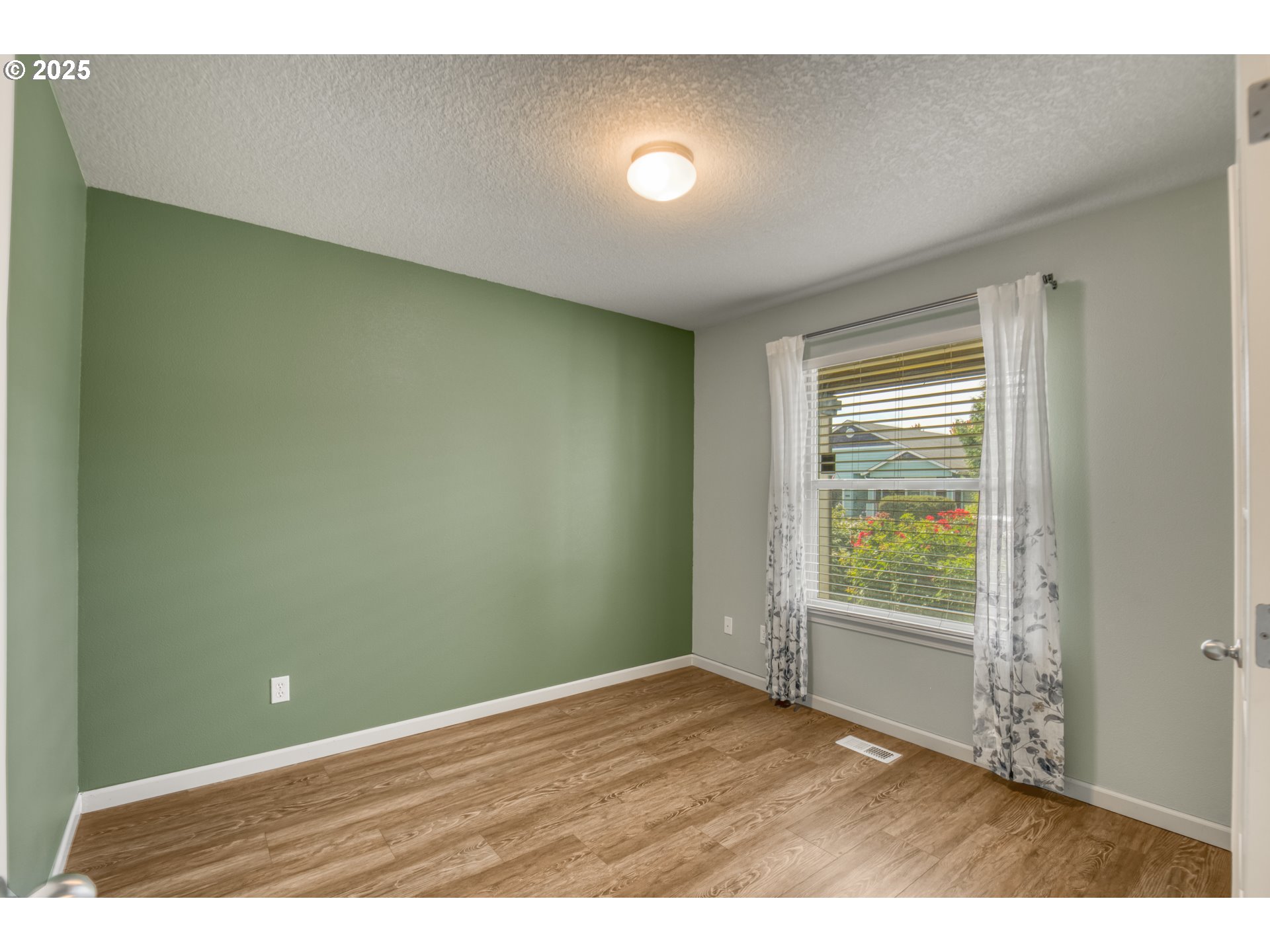 2469 Dorsey Drive Hubbard, OR 97032 - Photo 3 of 24 Entrance/Foyer