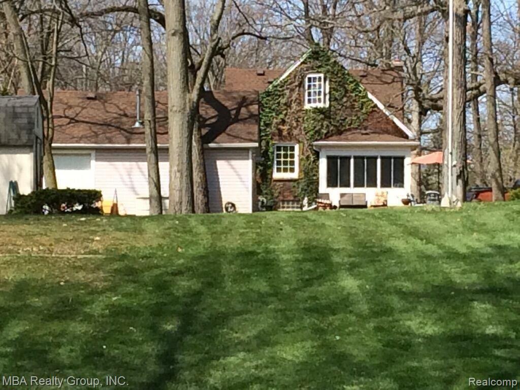 21169 Thorofare Road Grosse Ile, MI 48138 - Photo 5 of 54 imagejpeg_1.jpg