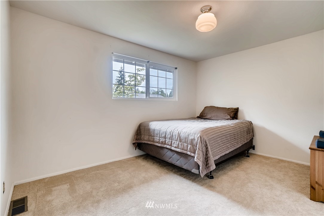 12110 Northeast 161st Street Bothell, WA 98011 - Photo 22 of 25 Gallery Image 22