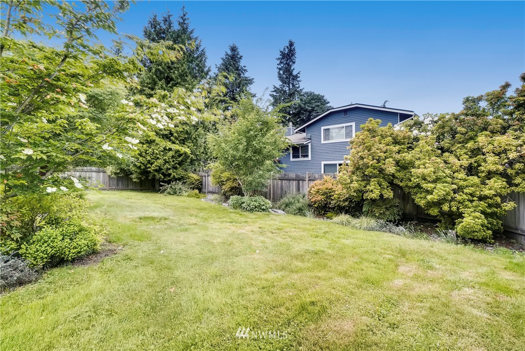 12110 Northeast 161st Street Bothell, WA 98011 - Photo 6 of 25 Gallery Image 6