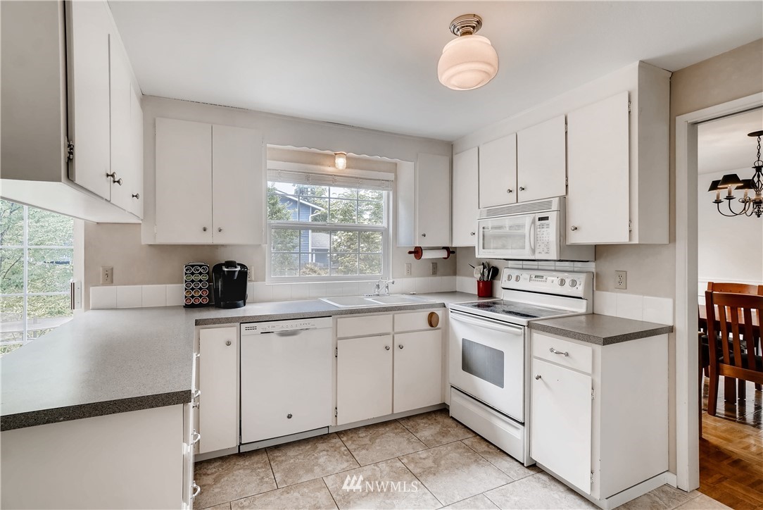 12110 Northeast 161st Street Bothell, WA 98011 - Photo 9 of 25 Gallery Image 9
