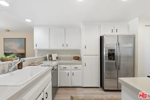 $1,599,000 | 700 Esplanade, Unit 30, Redondo Beach, CA 90277