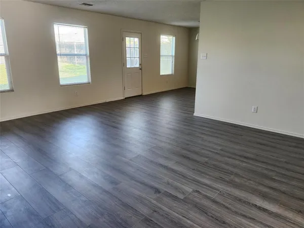 $2,100 | 5100 Waterford Drive, Fort Worth, TX 76179