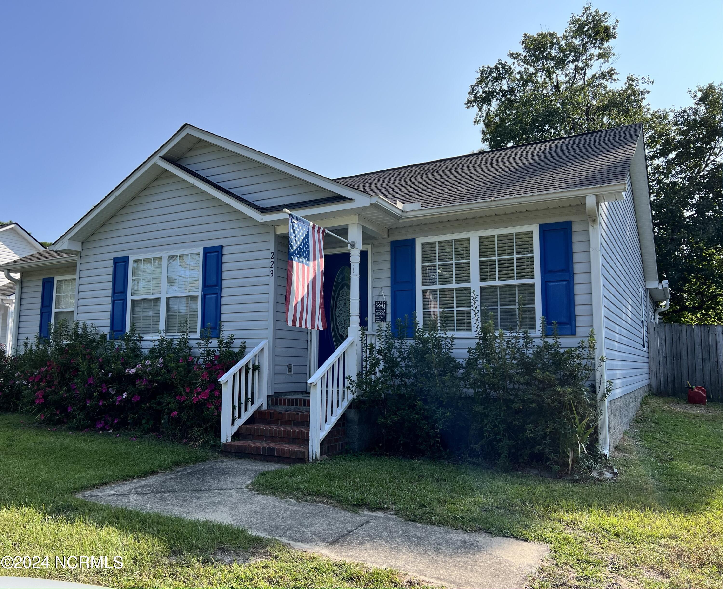 223 Cherry Road Southport, NC 28461 - Photo 1 of 10 Front of Home